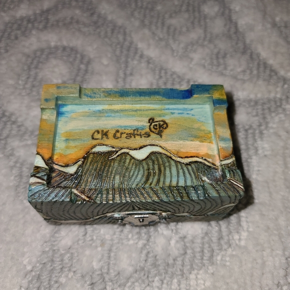 CK Crafts Small Handcrafted Woodburned box - Picture 8 of 12